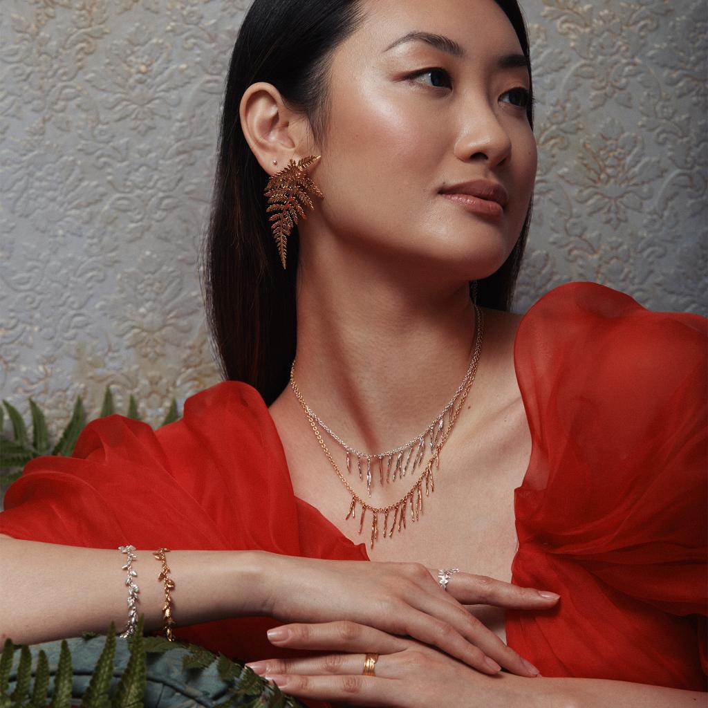 A.M. Scattered Pine Needle Necklace Silver