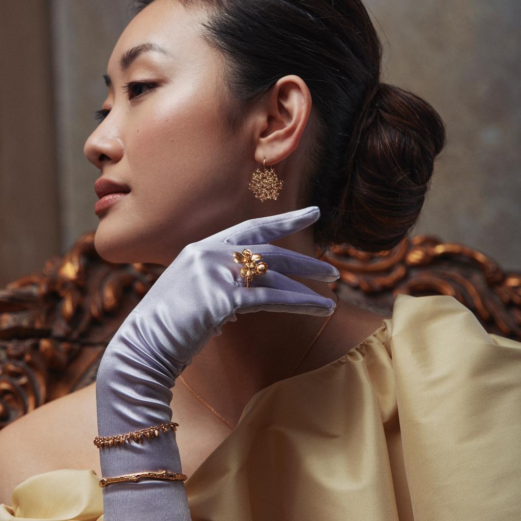 A.M. Apple Blossom Ring Gold